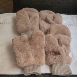 Set Of 2 Faux Fur Flip Top Mittens